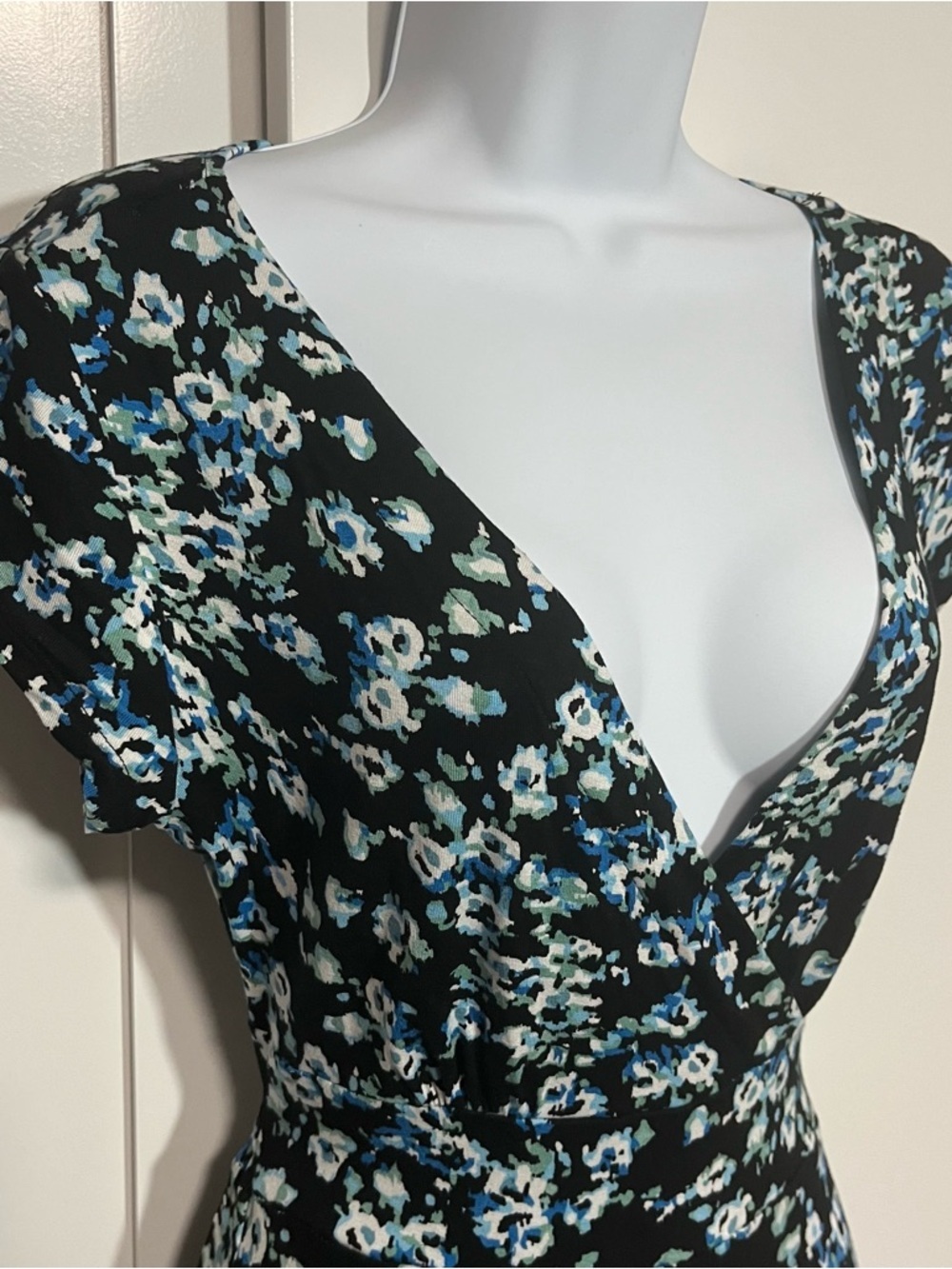Floral Midi Dress Blue Accents Size Medium Super Soft Wrap Tie Back Boho - Picture 5 of 8